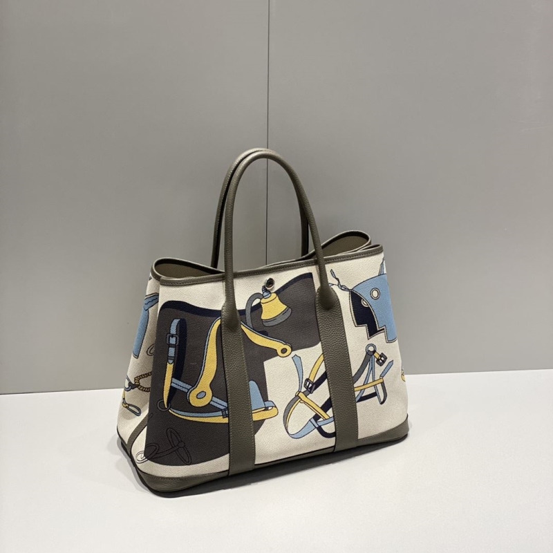 H**mes shopping bags